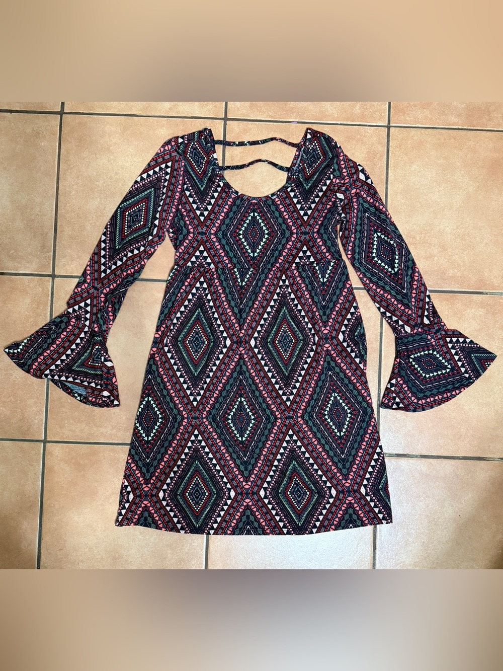 Bongo Boho Geometric Diamond Bell Sleeve Strappy Open Back Mini Dress Size Small